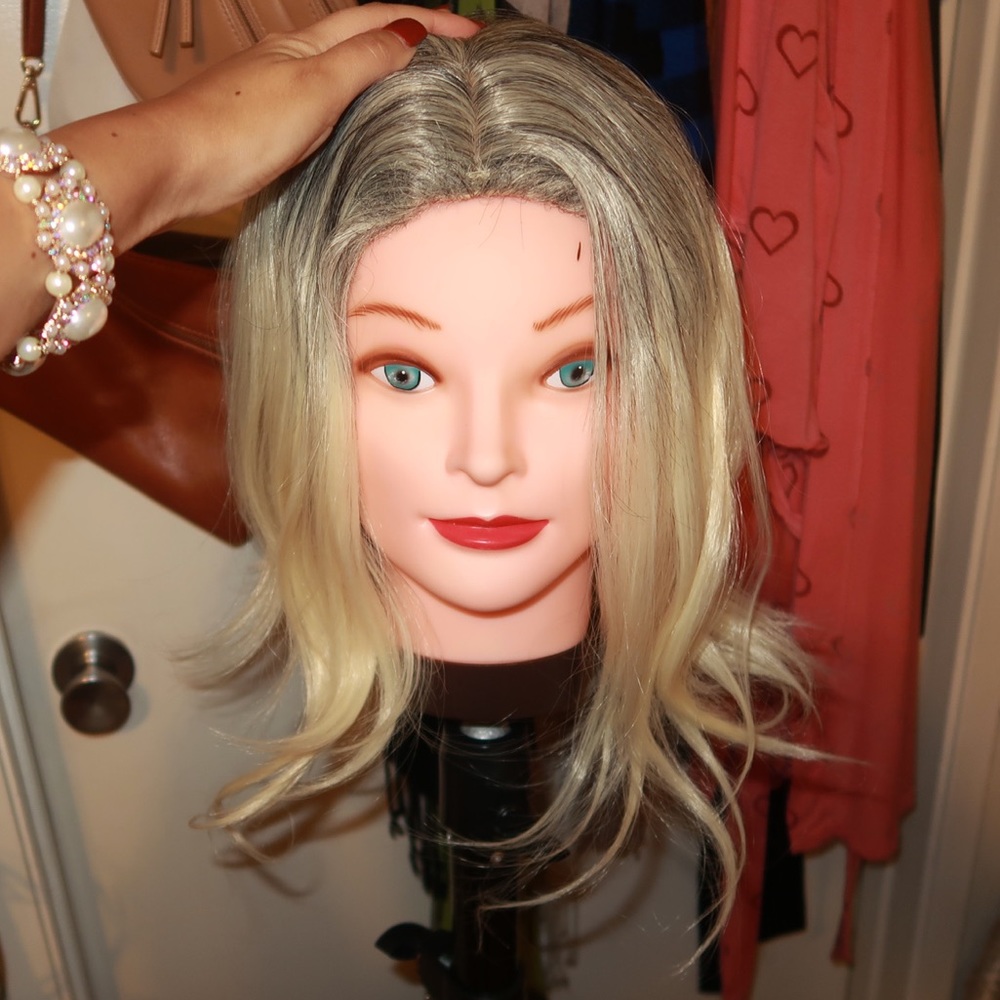 Synthetic Blonde “Blob” wig 💇🏼‍♀️